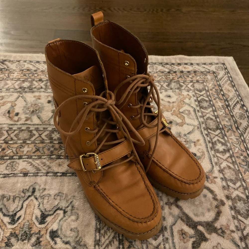 Ralph Lauren Ranger Tumbled Woman’s Leather Lace Up Boots Size 8